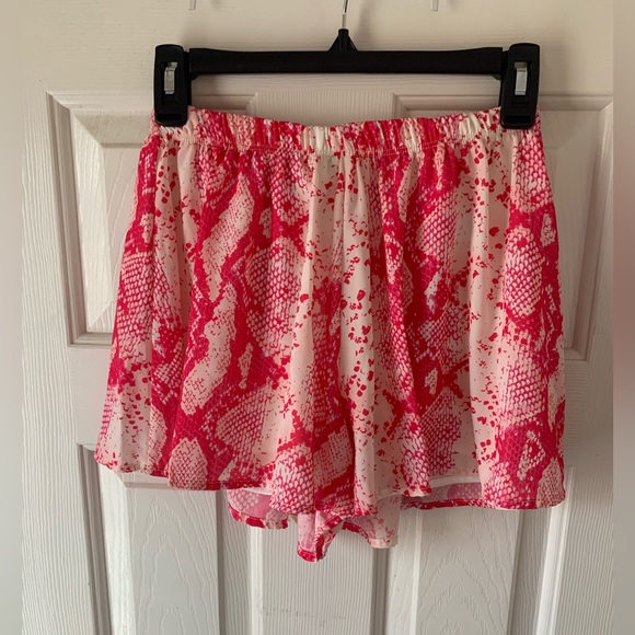 Hot pink Peach Love shorts - Picture 2 of 3